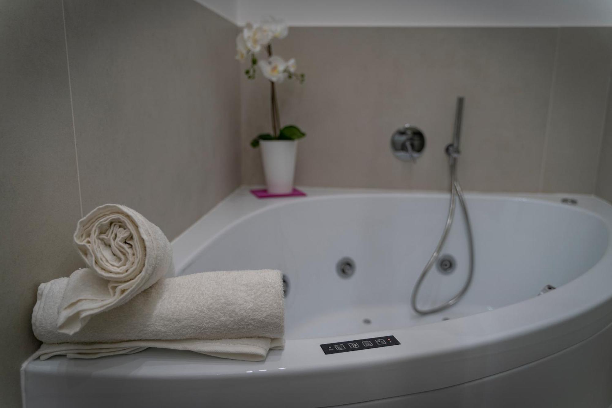 Bed & Breakfast Downtown - E Si Nun Canto Moro